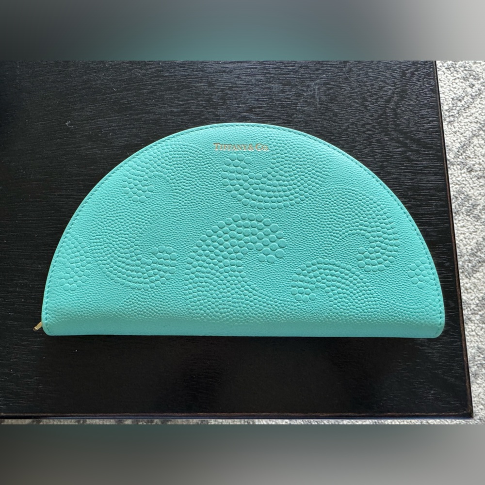 LIKE NEW Tiffany & Co half moon leather wallet